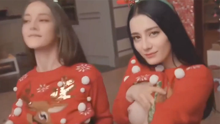 AI-迪丽热巴-双胞胎的圣诞夜礼物惊喜 AI-迪丽热巴-双胞胎的圣诞夜礼物惊喜