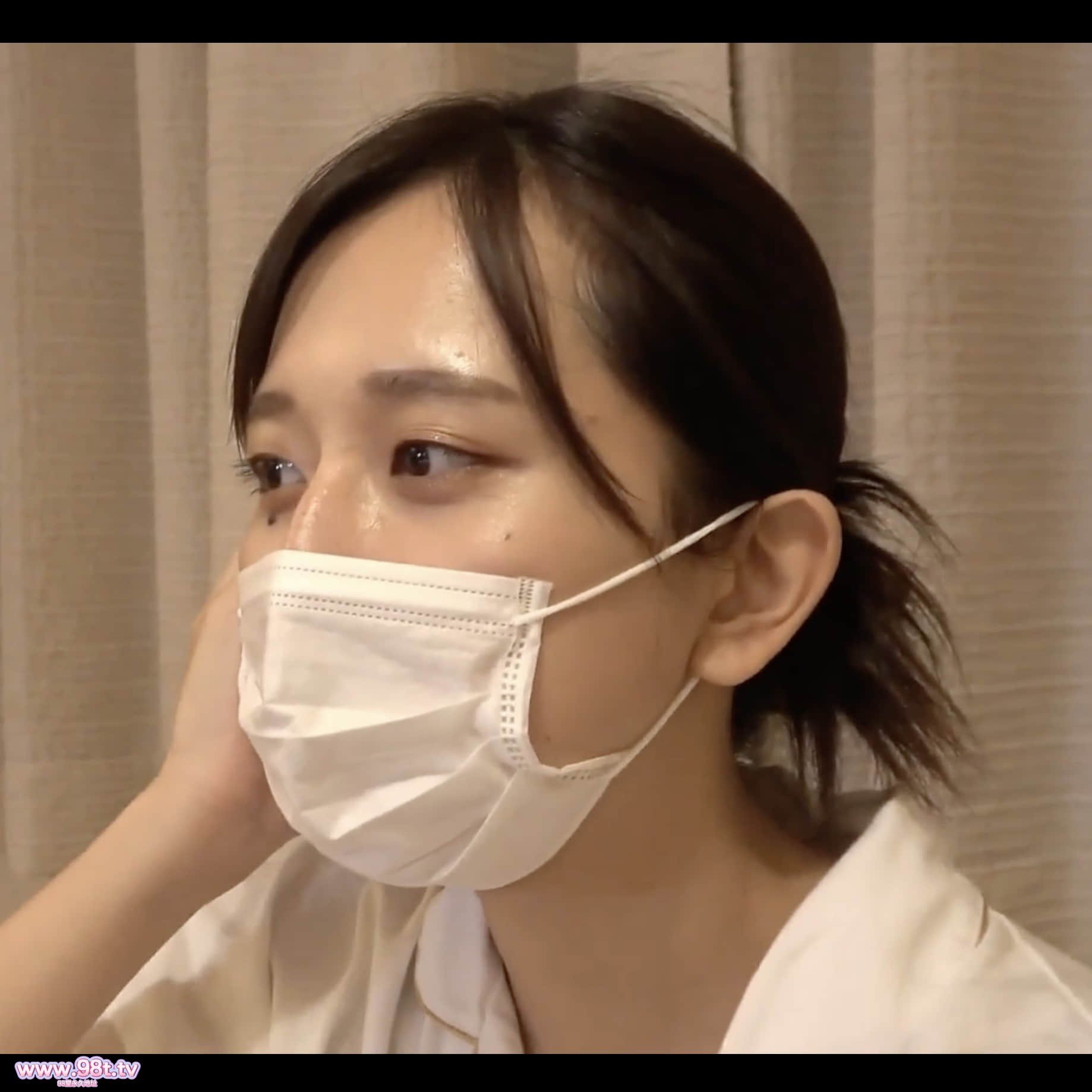 FC2PPV-4714782-【無】近所のカフェで働いている美女に一目惚れ １年間通封面图